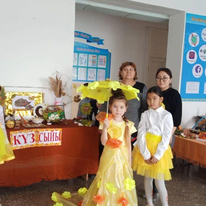 Олар құрбы қыздарының жалаңаш күйін телефонына түсіріп алған.