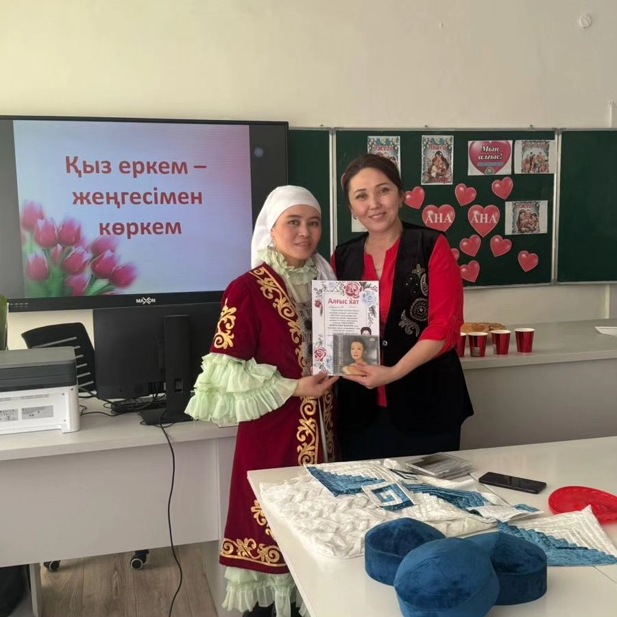 "Қыз еркем-жеңгесімен көркем" атты танымдық сабақ.